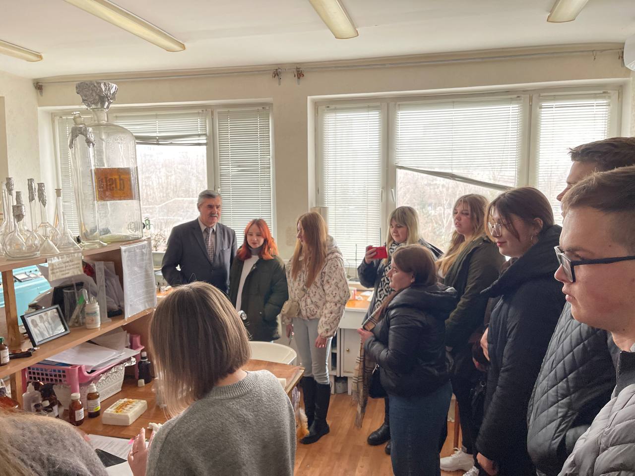 Екскурсія хімічними лабораторіями факультету під керівництвом професора Куранта В. З. та доцента Хоменчука В. О..